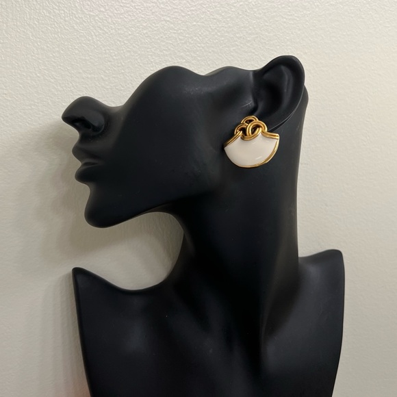 Vintage Cream Enamel and Gold Pierced Earrings - Picture 9 of 12